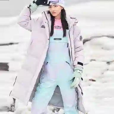 SNOW FLYING