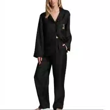 Victoria's Secret THE MIX logo