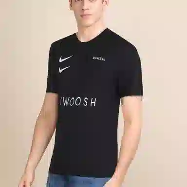 Nike Sportswear Swoosh T