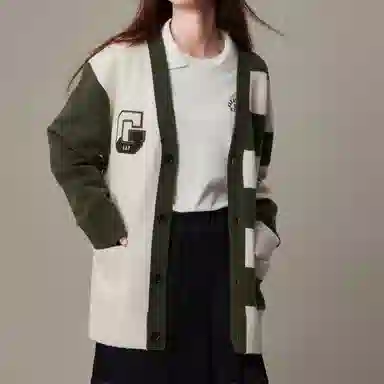 GAP Logo V-Neck Sweater