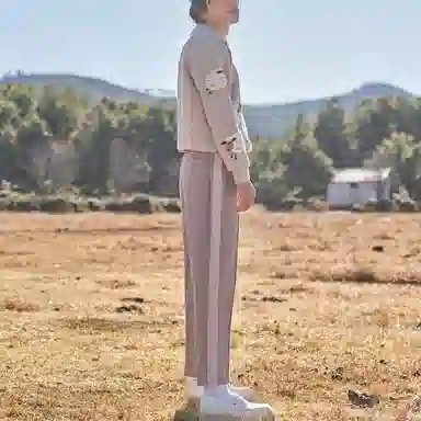 VALLEYOUTH Retro Cartoon Embroidered Sweatshirt Beige