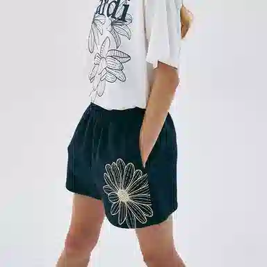 MARDI MERCREDI SS25 SWEAT SHORTS FLOWER_NAVY CREAM