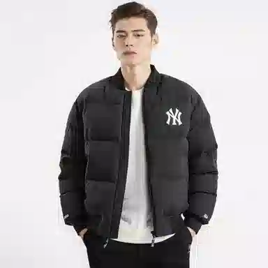 New Era x MLB Yankees Down Jacket Black