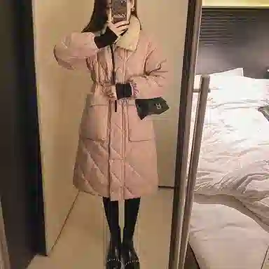 花栗鼠小姐 纯色中长款收腰菱形格羽绒服 女款