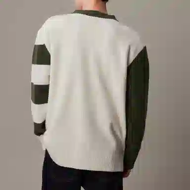 GAP Logo V-Neck Sweater