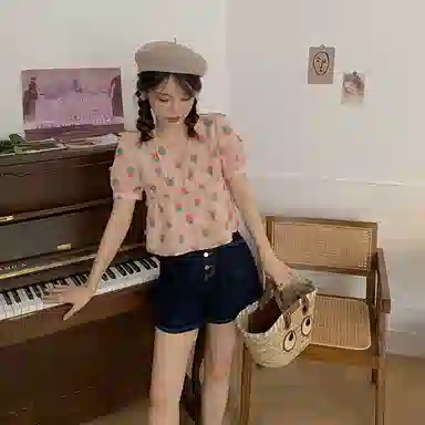 花栗鼠小姐 纯色高腰直筒牛仔短裤 女款