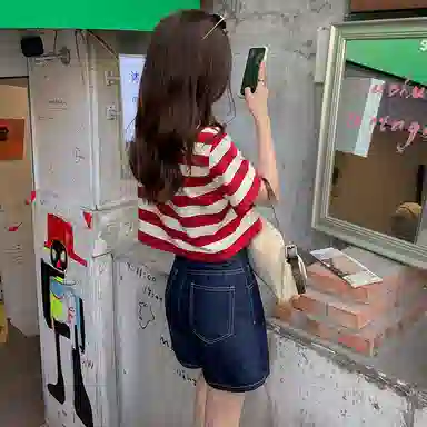 花栗鼠小姐 纯色高腰直筒牛仔短裤 女款