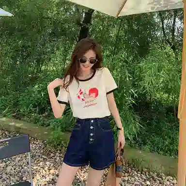 花栗鼠小姐 纯色高腰直筒牛仔短裤 女款