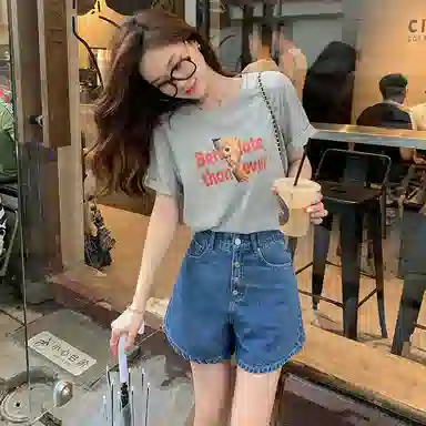 花栗鼠小姐 纯色高腰直筒牛仔短裤 女款