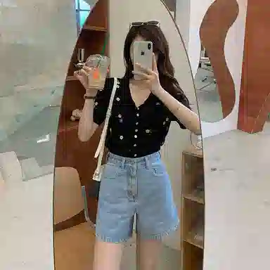 花栗鼠小姐 纯色高腰直筒牛仔短裤 女款