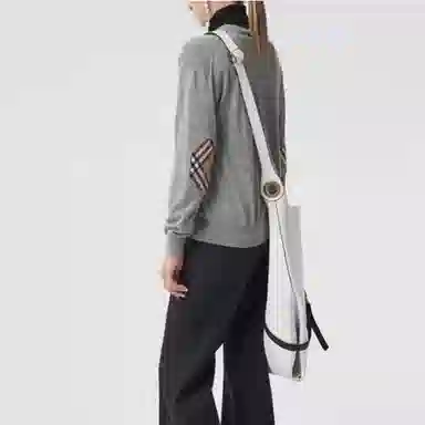 Burberry FW23 V