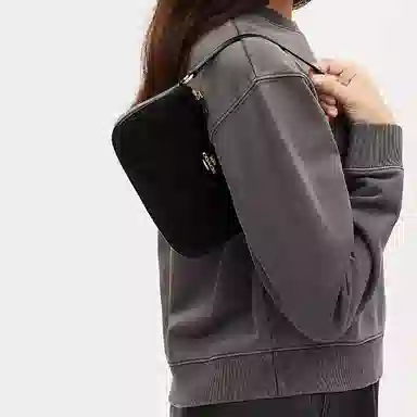 COACH Nolita 19 Logo