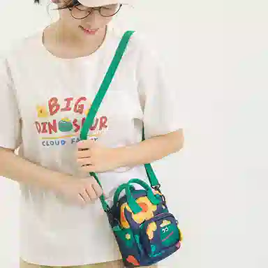 云朵工厂 花学家印花拉链开合 聚酯纤维 单肩斜挎包 常规 男女同款情侣款 藏蓝色/米黄色