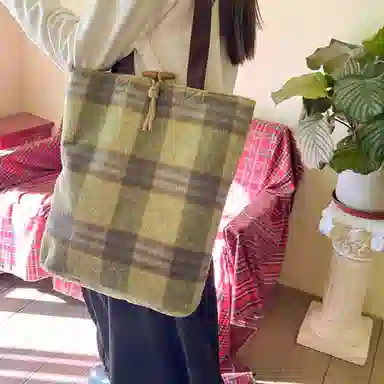 SUN ERATHU Tote