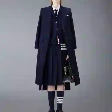 THOM BROWNE V