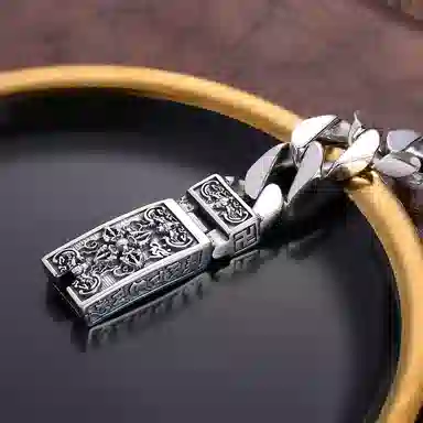 925