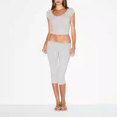 SKIMS ULTRA LIGHT JERSEY SCOOP NECK T-SHIRT FW25T