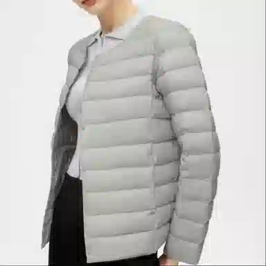 波司登 短款圆领内穿轻薄羽绒服 女款