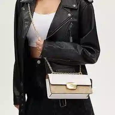 COACH Eliza 23