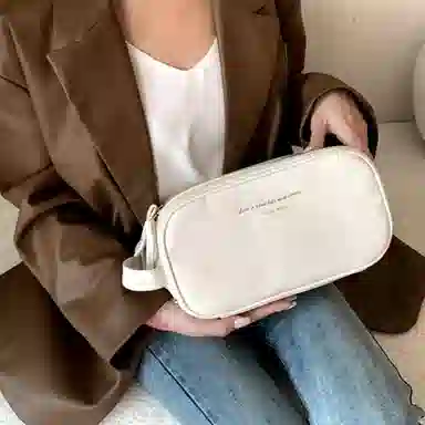 乐活旅行 时尚便捷式大容量防水耐脏分区设计方便拿取 皮革 洗漱包化妆包 常规 男女同款情侣款 米白色/黑色/藕色