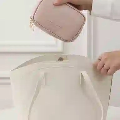 乐活旅行 手拿化妆包 多规格分区有序收纳 皮革防水耐脏 女款 多色