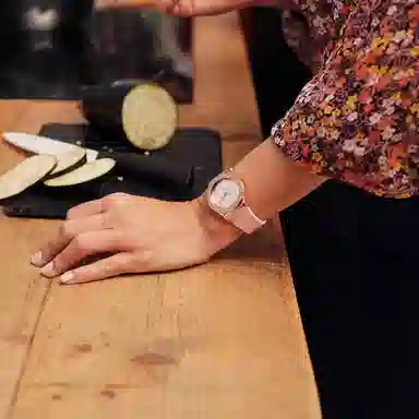 SWATCHMedium 33mm YLG140