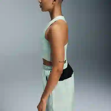 On x LOEWE Performance Top