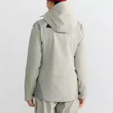 KLATTERMUSEN Svalinn