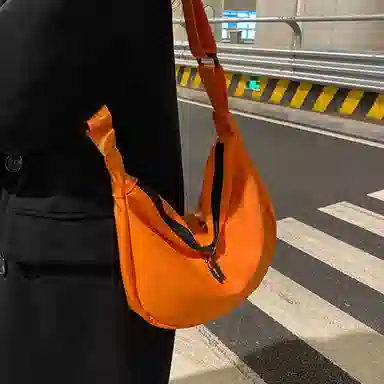 泰克森 休闲轻便简约日常出行 牛津布 饺子包斜挎包 小号 男女同款情侣款 桔色/黑色/绿色