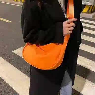 泰克森 休闲轻便简约日常出行 牛津布 饺子包斜挎包 小号 男女同款情侣款 桔色/黑色/绿色