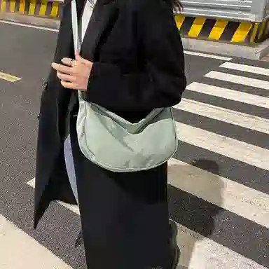 泰克森 休闲轻便简约日常出行 牛津布 饺子包斜挎包 小号 男女同款情侣款 桔色/黑色/绿色