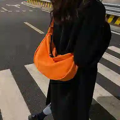 泰克森 休闲轻便简约日常出行 牛津布 饺子包斜挎包 小号 男女同款情侣款 桔色/黑色/绿色