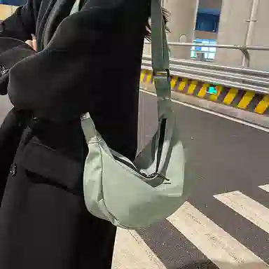 泰克森 休闲轻便简约日常出行 牛津布 饺子包斜挎包 小号 男女同款情侣款 桔色/黑色/绿色