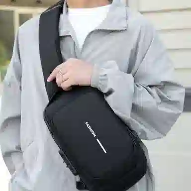 泰克森 休闲单纯色 合成革 肩包斜跨背包腰包胸包 中号 男女同款情侣款 深蓝色/黑色/黑配金色/灰配金色