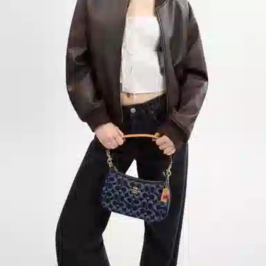 COACH Teri 24 Logo
