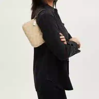 COACH Nolita 19 Logo PVC
