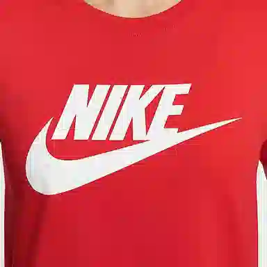 Nike Sportswear Essentials T-Shirt Red