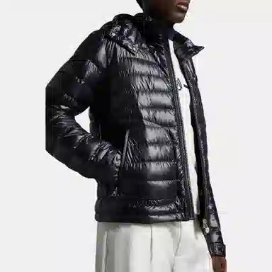 Moncler SS23 LAUROSLogo