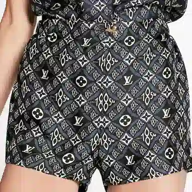 LOUIS VUITTON LV Logo