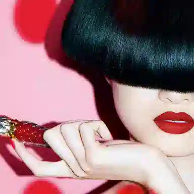 CL Platinum Queen's Scepter 002F Intense Red