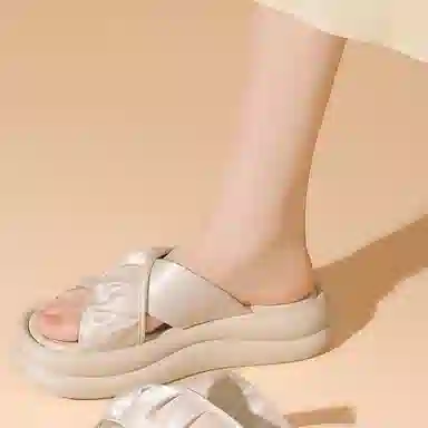 DAPHNE PU