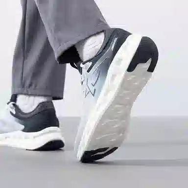 特步 时尚简约防滑耐磨 低帮 休闲跑步鞋 男款 白蓝色