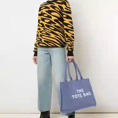 MARC JACOBS The Traveler