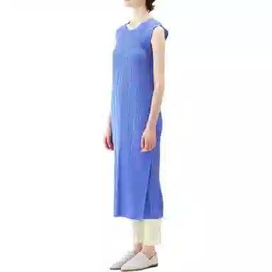 PLEATS PLEASE ISSEY MIYAKE