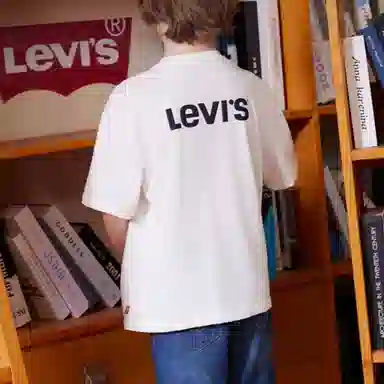 Levi's T