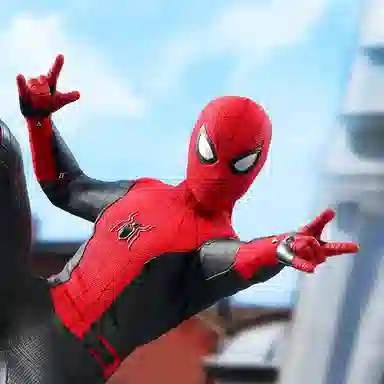 Hot Toys Spider-Man Far From Home Upgraded Suit 1:6 Scale Model