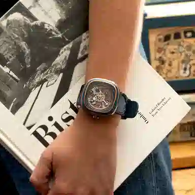 SEVENFRIDAY T-Riley Music