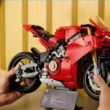 LEGO Ducati Panigale V4 S