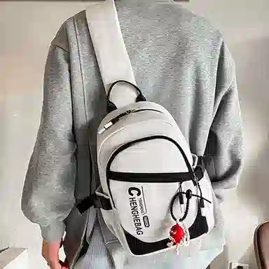 欧曼斐 休闲日系单肩轻便运动简约百搭背包 尼龙 斜挎包胸包 男女同款情侣款 多色