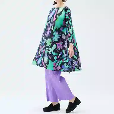 PLEATS PLEASE ISSEY MIYAKE